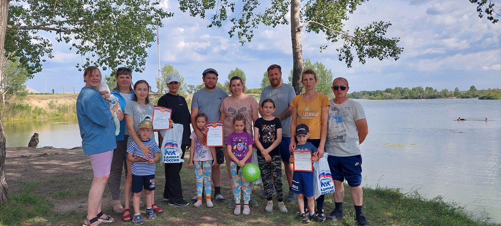 На площадке зоны отдыха «Каньон» состоялись веселые старты - «Папа, мама, я – спортивная семья».